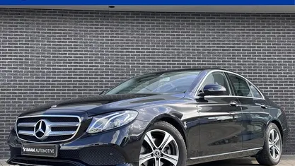 Zwart Gebruikt 2019 Mercedes E200 Premium Sedan | € 31.900 (Eerlijke prijs)