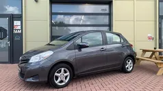 Grijs Gebruikt 2013 Toyota Yaris Hatchback | € 6.395 (Eerlijke prijs)