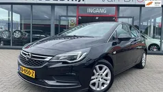 Zwart, metallic lak Gebruikt 2016 Opel Astra Edition Hatchback | € 8.450 (Eerlijke prijs)