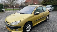 Geel Gebruikt 2002 Peugeot 206 Premium Hatchback | € 1.195 (Eerlijke prijs)