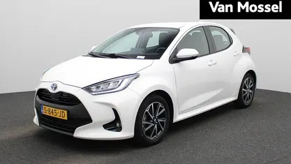 Wit Occasion 2023 Toyota Yaris Hybrid Hatchback | € 20.900 (Goede deal)