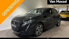 Zwart Gebruikt 2023 Peugeot 208 Allure Hatchback | € 18.935 (Eerlijke prijs)