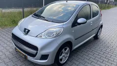 Grijs Gebruikt 2010 Peugeot 107 Urban Move Hatchback | € 2.499 (Eerlijke prijs)