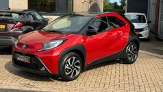 Rood Nieuw 2024 Toyota Aygo Play Hatchback | € 21.700 (Eerlijke prijs)