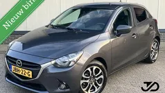 Grijs, metallic lak Gebruikt 2016 Mazda 2 Hatchback | € 13.450 (Eerlijke prijs)