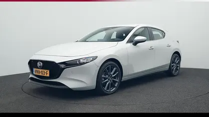 Ceramic white Occasion 2025 Mazda 3 Center-Line Hatchback | € 30.950 (Super prijs)