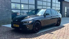 Zwart, metallic lak Gebruikt 2013 BMW 320 Efficient Dynamics Sedan | € 11.975 (Eerlijke prijs)