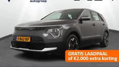 Grijs Gebruikt 2024 Kia e-Niro Light SUV | € 34.950 (Eerlijke prijs)