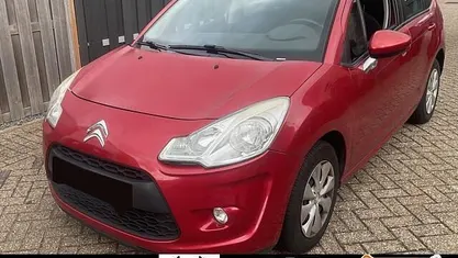 Rood (metallic) Gebruikt 2010 Citroën C3 Hatchback | € 3.440 (Eerlijke prijs)