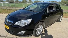 Zwart Gebruikt 2010 Opel Astra Cosmo Hatchback | € 3.950 (Eerlijke prijs)