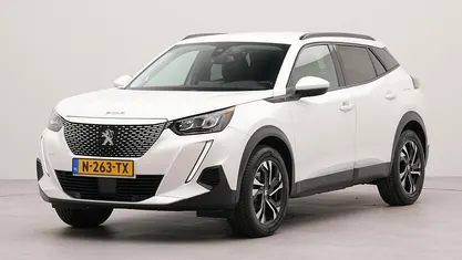 Wit Occasion 2021 Peugeot e-2008 Allure SUV | € 14.900 (Goede deal)