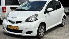 Wit Gebruikt 2011 Toyota Aygo Cool Hatchback | € 2.990 (Goede deal)