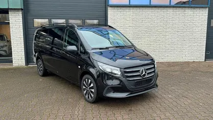 Zwart Occasion 2024 Mercedes Vito Van | € 52.950 (Eerlijke prijs)