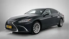 Zwart Gebruikt 2020 Lexus ES300H President Line Sedan | € 42.950 (Iets duurder)