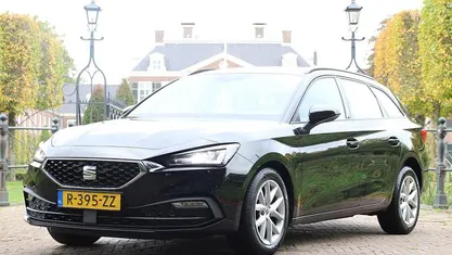 Zwart Gebruikt 2023 Seat Leon Reference Stationwagen | € 18.895 (Eerlijke prijs)