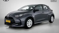 Grijs Gebruikt 2023 Toyota Yaris Hybrid Active Hatchback | € 21.245 (Eerlijke prijs)