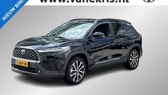Zwart, metallic lak Gebruikt 2023 Toyota Corolla Cross Edition SUV | € 36.799 (Eerlijke prijs)