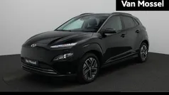 Donker zwart Gebruikt 2023 Hyundai Kona SUV | € 19.900 (Goede deal)