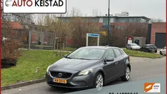 Grijs, metallic lak Gebruikt 2013 Volvo V40 Summum Stationwagen | € 8.250 (Eerlijke prijs)