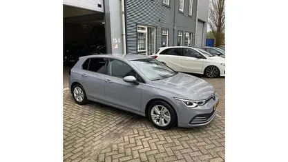 Grijs Occasion 2021 VW Golf VIII Business Hatchback | € 17.950 (Eerlijke prijs)