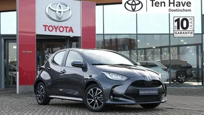 Grijs (metallic) Occasion 2022 Toyota Yaris Hybrid Hatchback | € 21.900 (Eerlijke prijs)