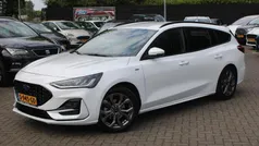 Wit Gebruikt 2022 Ford Focus ST-Line Stationwagen | € 24.995 (Eerlijke prijs)