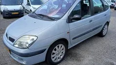 Grijs Gebruikt 2001 Renault Scénic Expression MPV | € 750 (Goede deal)