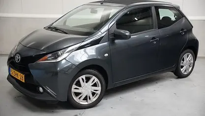 Occasion Toyota Aygo X-wave 69 PK (50 kW) 2015 Grijs Hatchback