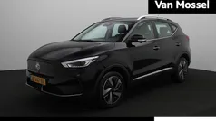 Zwart Gebruikt 2023 MG ZS Luxury Sedan | € 25.999 (Eerlijke prijs)