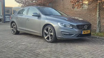 Gebruikt 2016 Volvo S60 Summum Sedan | € 17.950 (Eerlijke prijs)