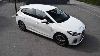 Wit Gebruikt 2023 BMW 230 M Sport MPV | € 39.990 (Eerlijke prijs)