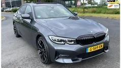 Grijs Gebruikt 2020 BMW 330 Sport Line Sedan | € 32.950 (Eerlijke prijs)