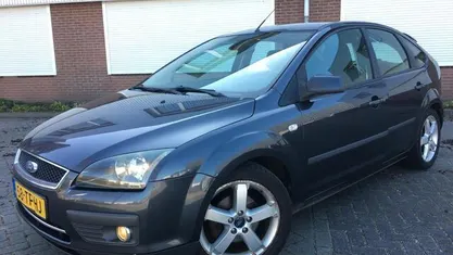 Occasion Ford Focus Futura 101 PK (74 kW) 2006 Grijs Hatchback