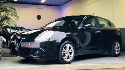 Zwart (metallic) Gebruikt 2011 Alfa Romeo Giulietta Hatchback | € 7.250 (Eerlijke prijs)