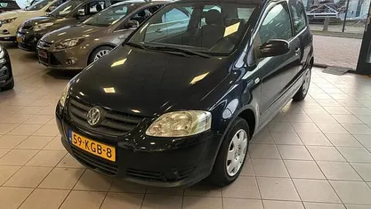 Zwart (metallic) Occasion 2009 VW Fox Trendline Hatchback | € 1.499 (Eerlijke prijs)