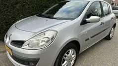 Grijs Gebruikt 2006 Renault Clio II Dynamique Hatchback | € 3.250 (Eerlijke prijs)