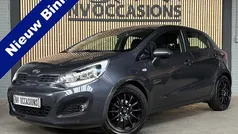 Grijs, metallic lak Gebruikt 2013 Kia Rio Comfort Hatchback | € 6.999 (Eerlijke prijs)