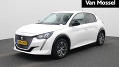 Wit Gebruikt 2022 Peugeot e-208 Active Hatchback | € 16.900 (Goede deal)