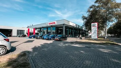 Grijs Gebruikt 2017 Toyota C-HR SUV | € 17.445 (Eerlijke prijs)