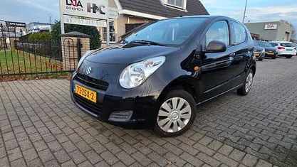 Zwart (metallic) Gebruikt 2013 Suzuki Alto Comfort Hatchback | € 4.350 (Eerlijke prijs)