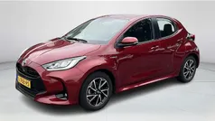 Rood Gebruikt 2021 Toyota Yaris Hybrid Hatchback | € 21.440 (Eerlijke prijs)