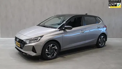 Grijs Occasion 2021 Hyundai i20 Premium Hatchback | € 18.795 (Eerlijke prijs)