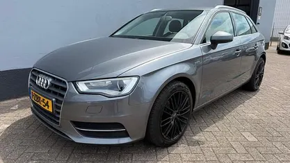 Grijs Gebruikt 2014 Audi A3 Sportback g-tron Attraction Hatchback | € 10.950 (Eerlijke prijs)