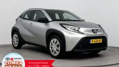 Gebruikt 2022 Toyota Aygo Play Hatchback | € 18.999 (Eerlijke prijs)