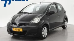 Zwart Gebruikt 2011 Toyota Aygo Hatchback | € 4.450 (Eerlijke prijs)
