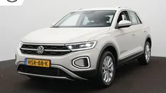 Grijs Gebruikt 2024 VW T-Roc Style SUV | € 33.900 (Eerlijke prijs)