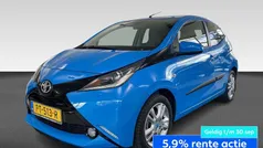 Blauw Gebruikt 2017 Toyota Aygo Hatchback | € 10.945 (Eerlijke prijs)