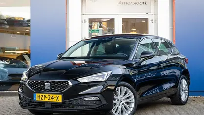 Zwart Occasion 2025 Seat Leon XCELLENCE Hatchback | € 22.395 (Super prijs)