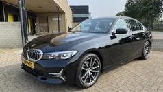 Zwart Gebruikt 2019 BMW 320 Executive Sedan | € 28.945 (Eerlijke prijs)