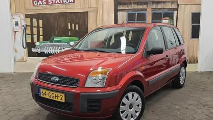 Rood Gebruikt 2008 Ford Fusion Cool & Sound Edition MPV | € 2.950 (Eerlijke prijs)